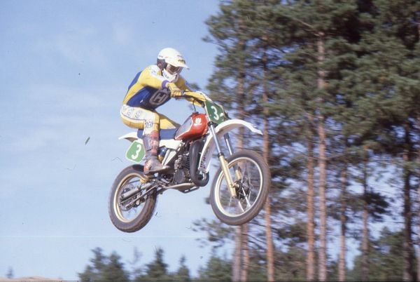 Simo Taimi liitää Yyterissä 1983